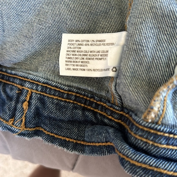 Universal Thread denim jean jacket size small in excellent condition. - Picture 3 of 4